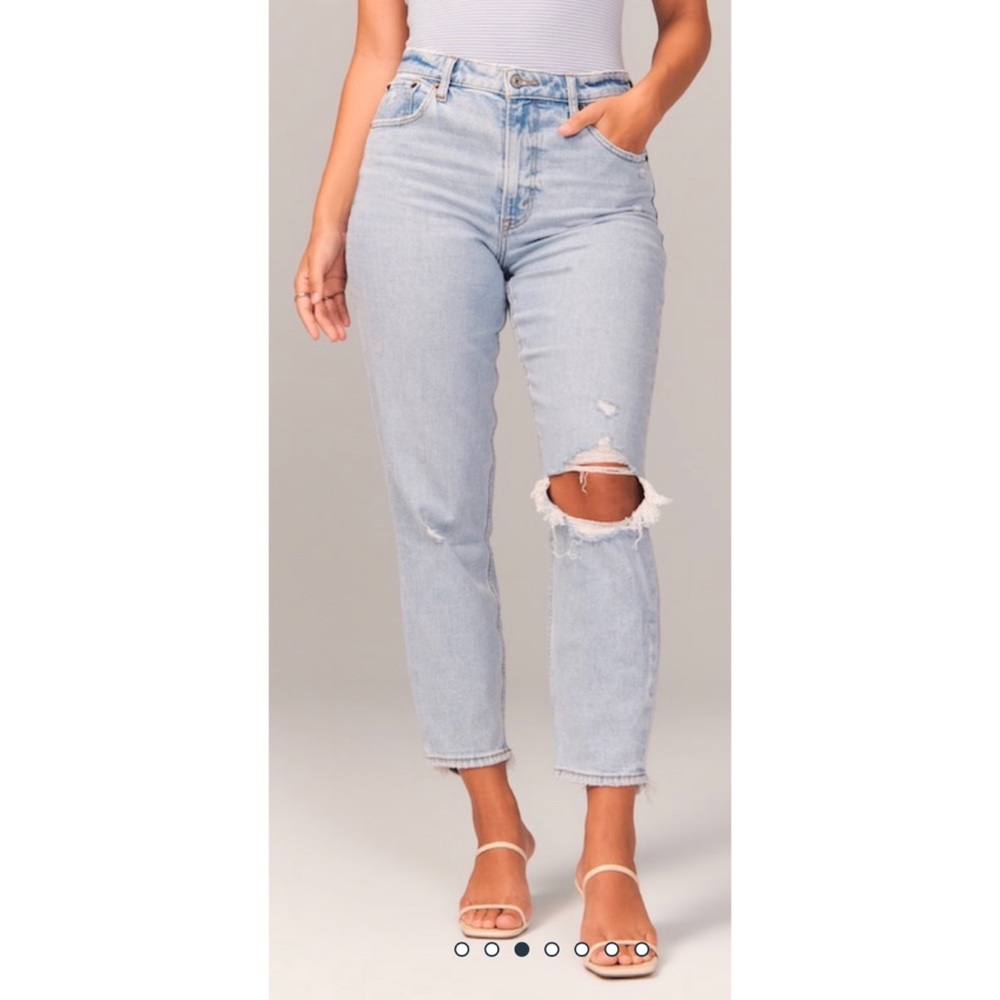 NWT Abercrombie & Fitch Curve Love High Rise Mom Jean Light Ripped Wash Size 30